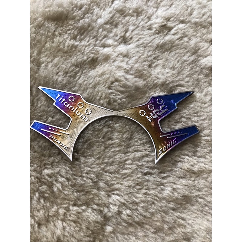 tem titan dán chảng ba sonic