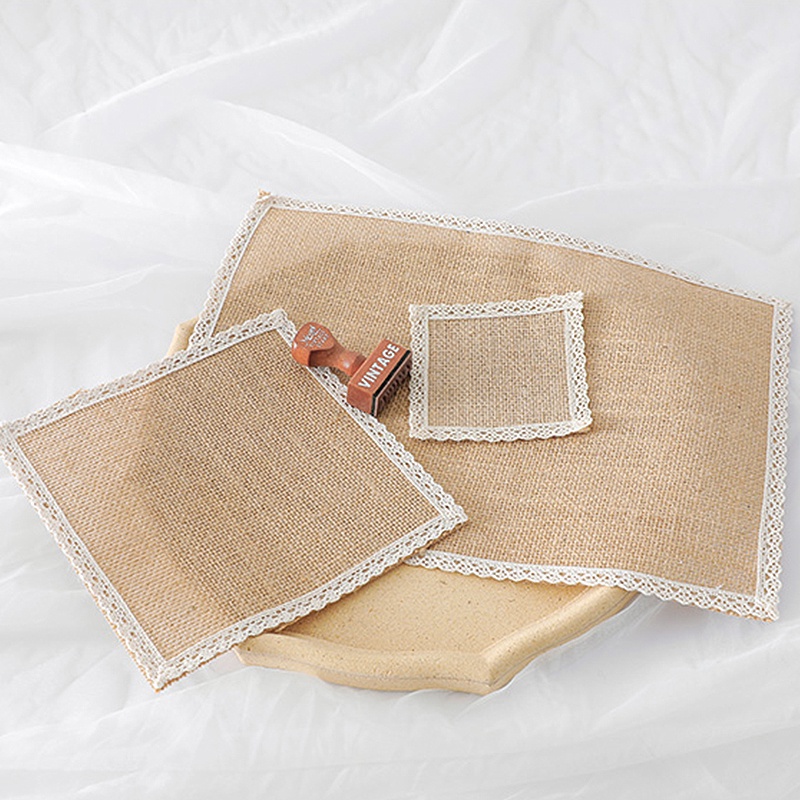 Thảm lót bàn ăn hình vuông chống trượt tiện dụng