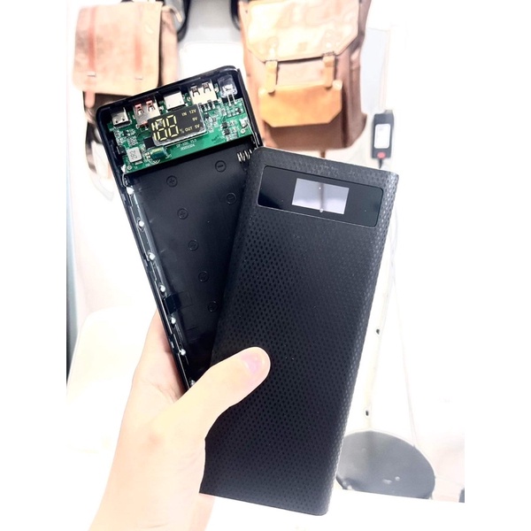 Box sạc dự phòng 8 cell có sạc nhanh