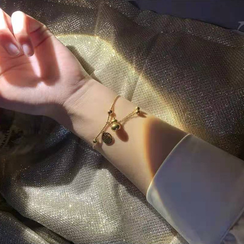 Vòng Đeo Tay Bằng Thép Titan Mạ Vàng 18K Phong Cách Nhật Hàn Cao Cấp Cho Nữ