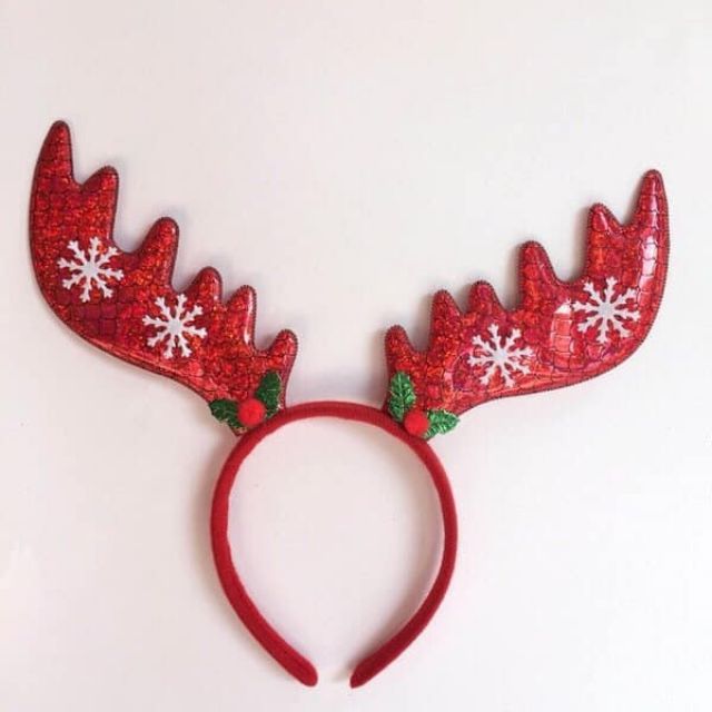 Bờm sừng tuần lộc chơi Noel