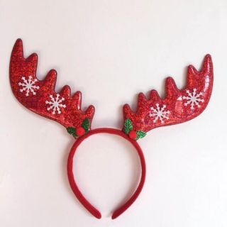 Bờm sừng tuần lộc chơi Noel