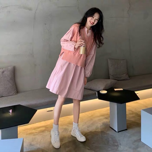 Váy babydoll cổ sơ mi ulzzang + Áo gilen len hồng