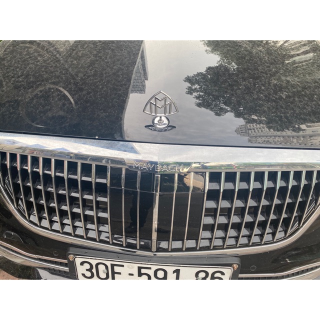 Logo MAYBACH gắn capo xe