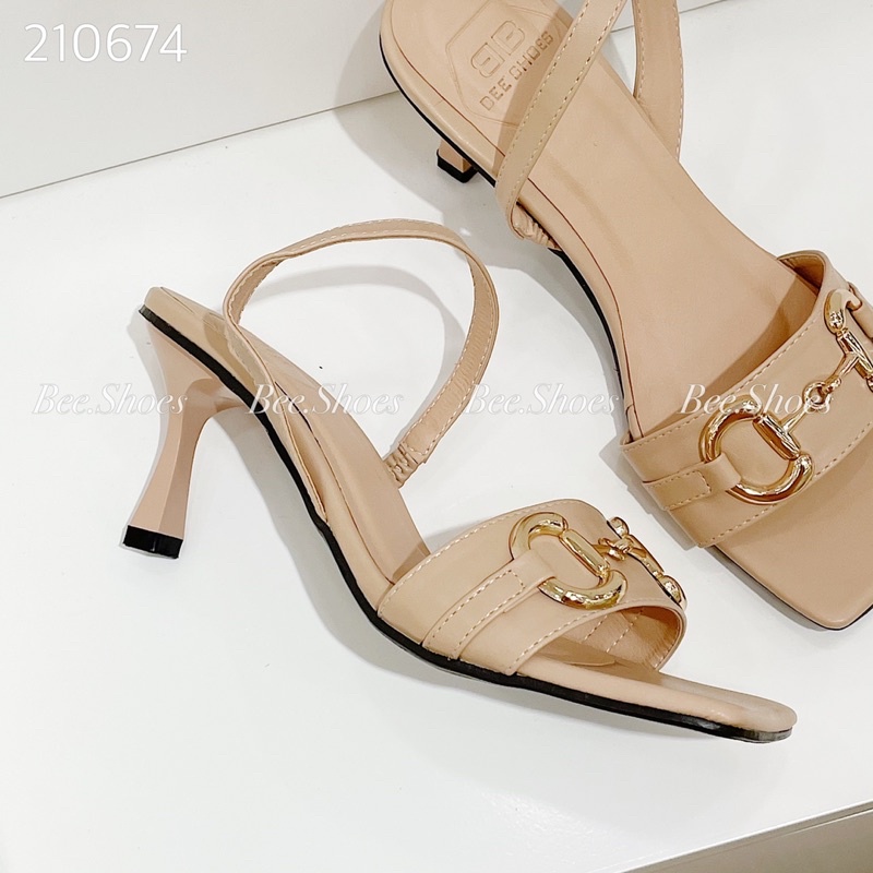 BEESHOES- SANDANLS NỮ MÙI VUÔNG KHÓA SẮT- SANDANLS NỮ THỜI TRANG GÓT NHỌN CAO 7 PHÂN SẴN MÀU ĐEN,KEM,TRẮNG 210674