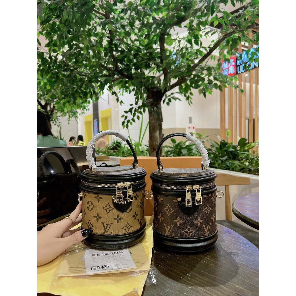 Túi cặp lồng LV , túi cốp LV dáng đứng, sz 17 kèm dây da đeo chéo, logo dập quai túi, 2 màu siêu xinh