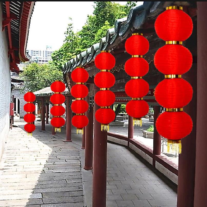 Lồng đèn tròn phối tua rua trang trí năm mới cho tiệc cưới/ khách sạn