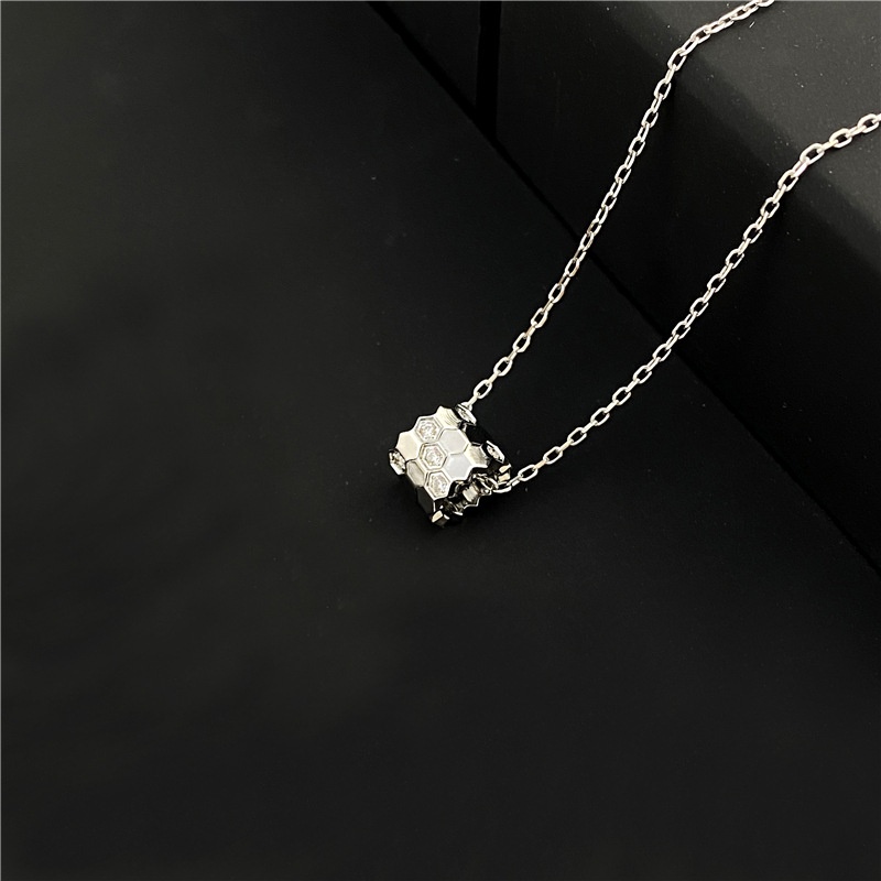 Dây Chuyền Mạ Vàng Hồng 18K Mặt Tổ Ong Lục Giác Đơn Giản