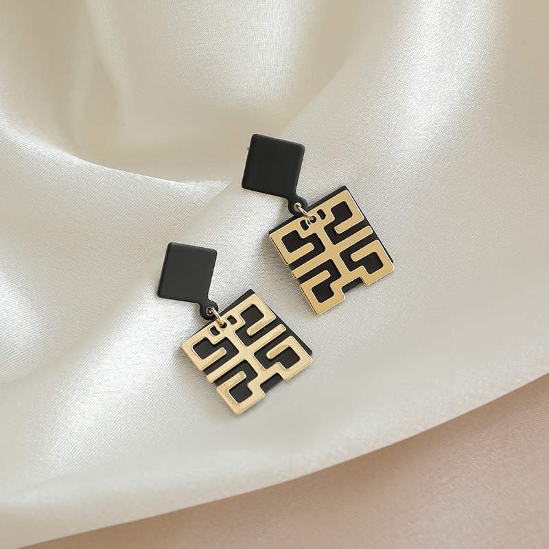 Hoa tai dáng dài thiết kế đơn giản thời trang 2023 cho nữ