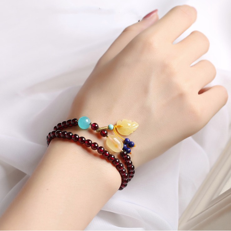 VT134 Vòng tay nữ chuỗi hạt thạch lựu đỏ hạt 5mm mix charm đá xanh