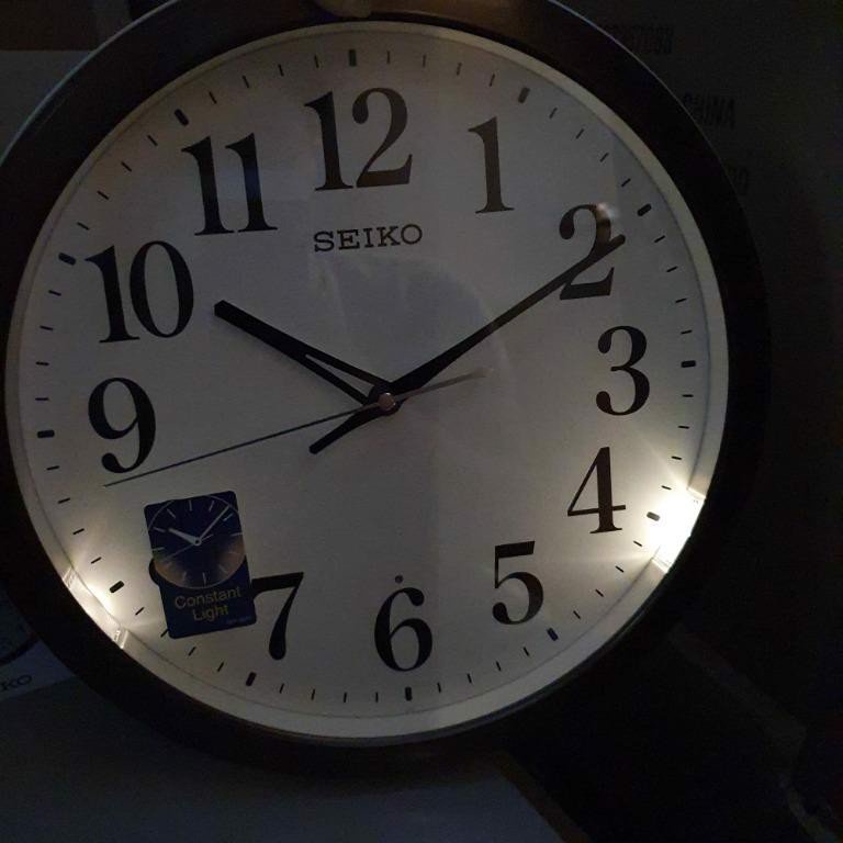 Đồng hồ Treo tường Seiko QXA788B | QXA788Z Tự Động Phát Sáng - Chính Hãng Nhật Bản