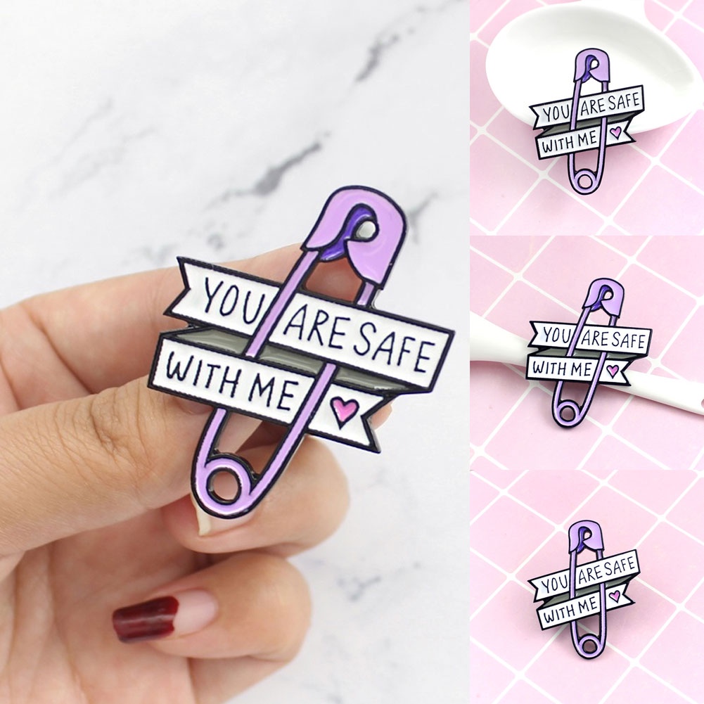 Ghim cài áo kim loại chữ You are an toàn thời trang cho nữ