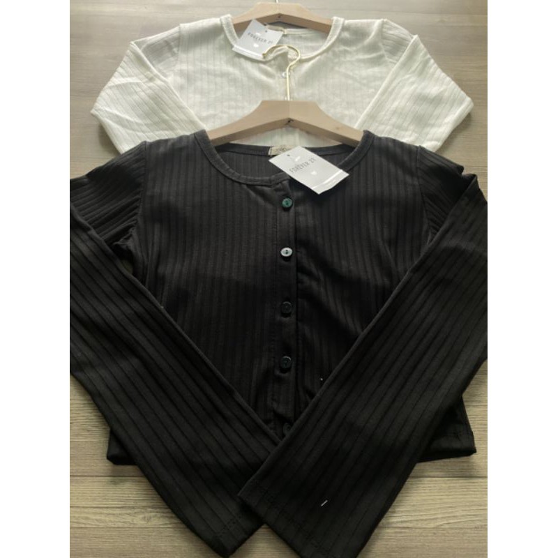 Áo croptop nút tay dài