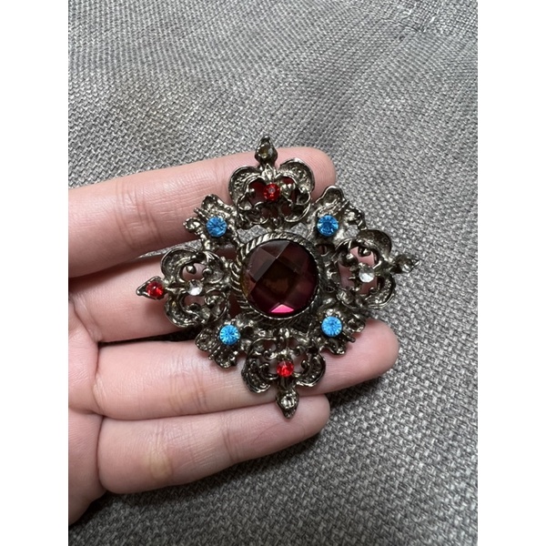 Thanh lý cài áo nhiều phong cách