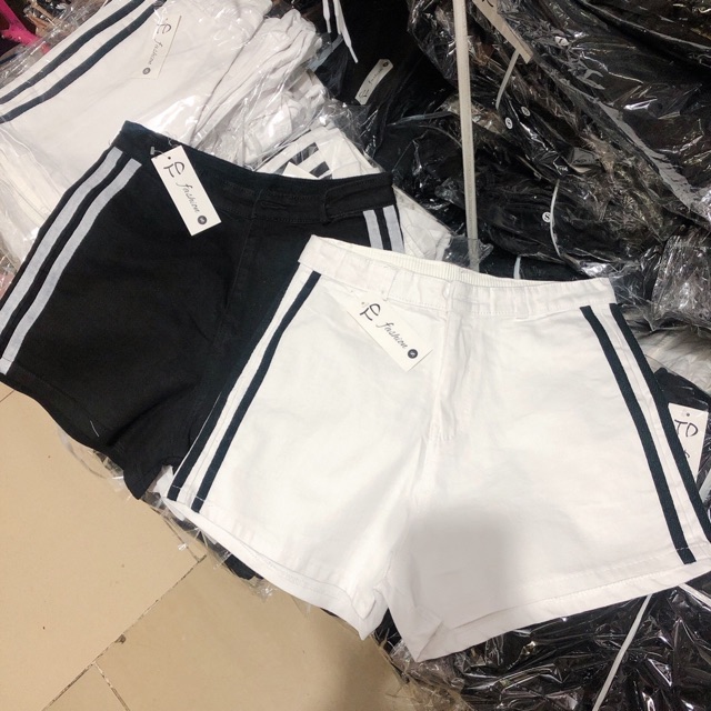 Quần shorts lưng cao thêu chữ ( ảnh thật)