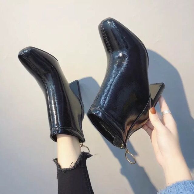 [Mã FASHIONGREEN15 giảm 10% tối đa 30k đơn từ 99k] Boot da phối gân giữa gót vuông vát khóa tròn (M2300) | BigBuy360 - bigbuy360.vn