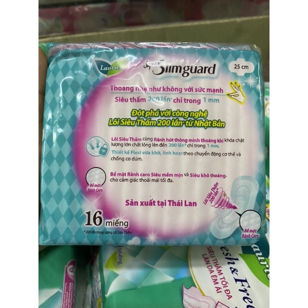 Băng vệ sinh Laurier Super Slimguard siêu siêu mỏng có cánh 16 miếng 25cm