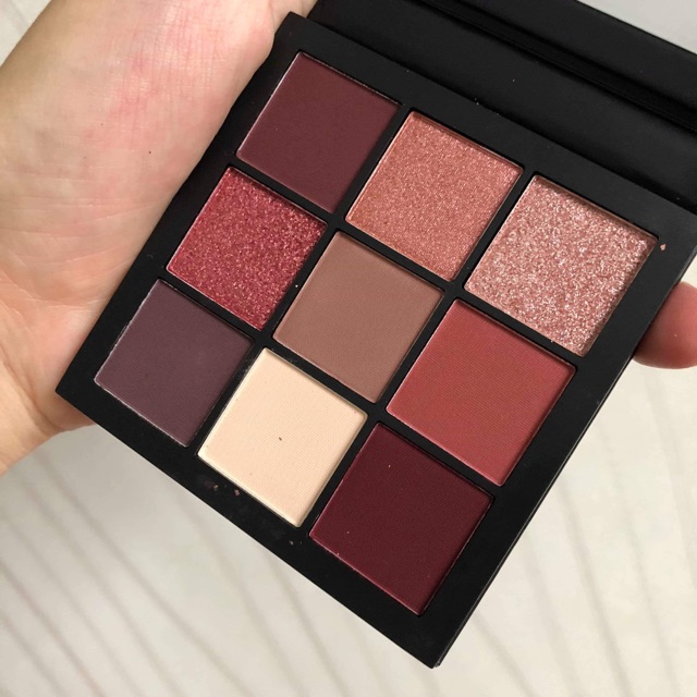 Phấn Mắt Huda Beauty gồm 9 ô