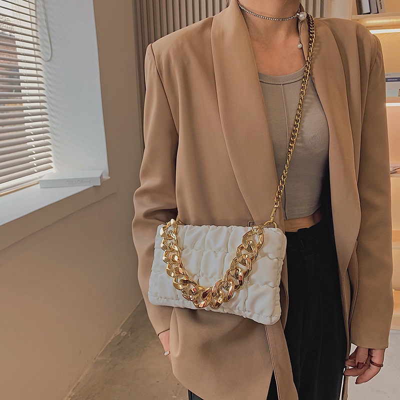 Túi đeo chéo dáng vuông thiết kế mới phối chuỗi xích thời trang năm 2021