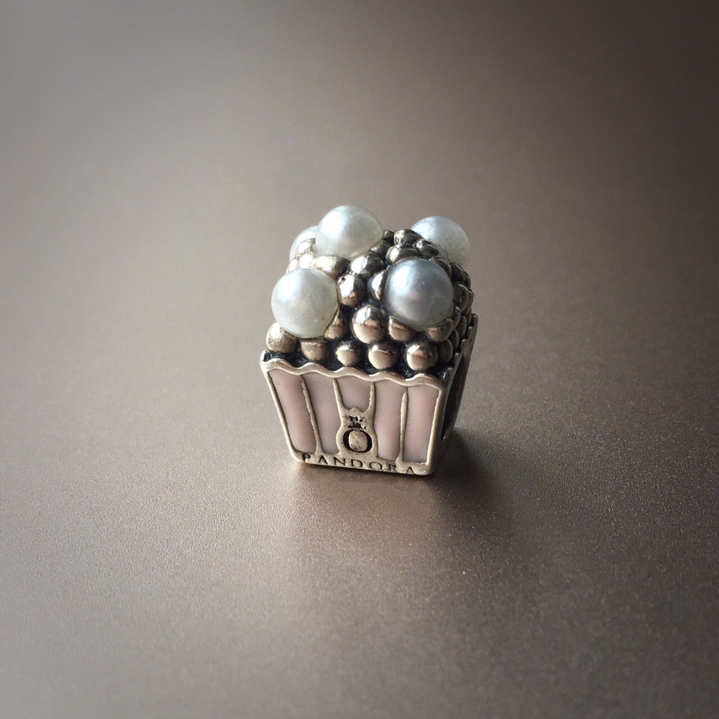 Vòng Tay Charm Của Bắp Rang