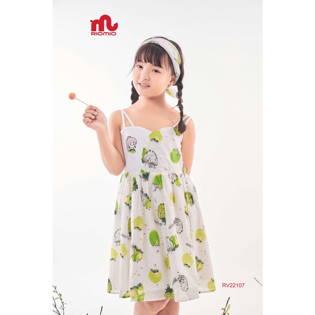 Đầm cho bé gái 3,4,5,6,7,8,9,10,11 tuổi 2 dây dáng xòe RIOMIO chất đũi thoáng mát họa tiết dâu tây - RV107