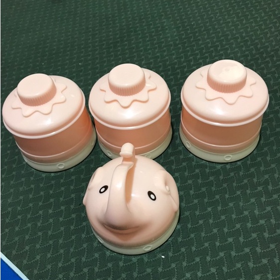 Hộp Chia Sữa Bột Thức Ăn Cho Bé 3 Ngăn Hình Voi Nghộ Ngĩnh Có Móc Thông Minh