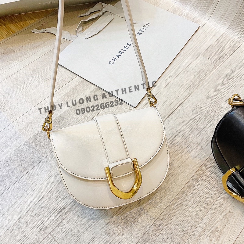 Túi xách Charles and Keith màu kem size 19 và 23