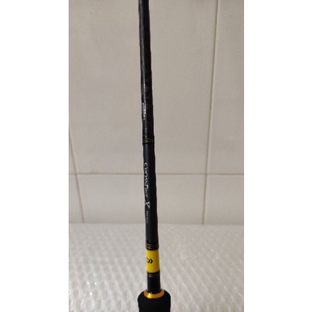 Cần lure Daiwa Crossfire X 702MHS/662MS gắn máy đứng