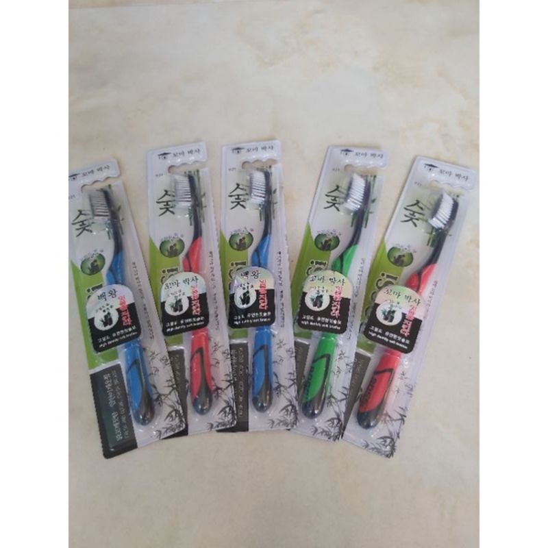 Bàn chải đánh răng Bossi 921 Hàn Quốc - Bàn chải than tre hoạt tính