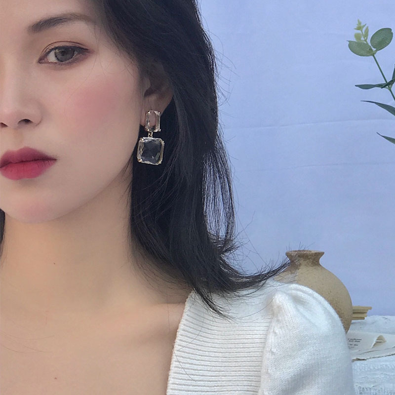 Khuyên Tai Nữ Trang Dáng Dài Tạo Hình Độc Đáo