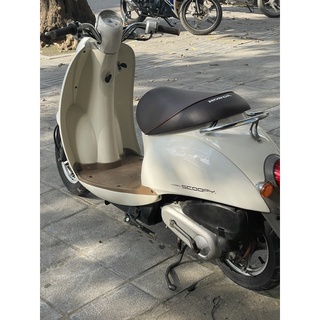 xe máy 50cc scoopy màu trắng sữa