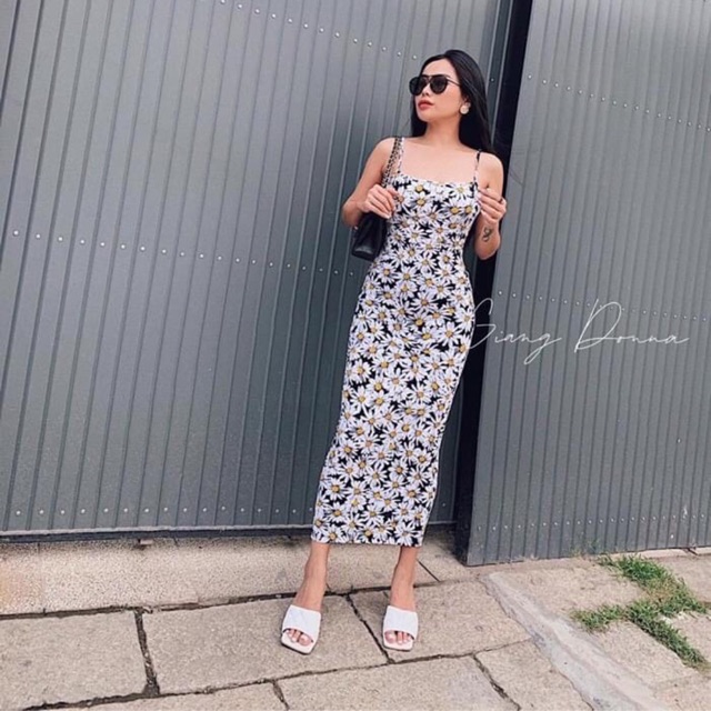 Đầm Body hai dây hoa cúc nền đen