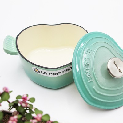 Nồi Le Creuset- Pháp\ Nồi hình trái tim gang tráng men 19cm, 2L, dùng nấu ăn trang trí decor quà tặng tân gia, trưng bày