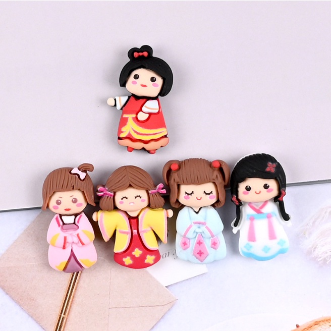 Sticker jibbitz gắn dép sục Crocs hình các bé gái mặc đồ cổ trang