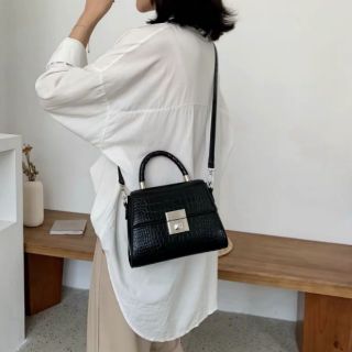 Túi Xách Nữ Khóa Vuông Vân rắn Sang Trọng -T42