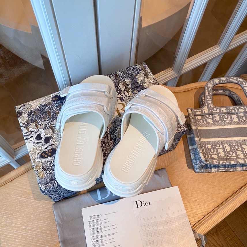 No BOX - Vải Trượt Kỹ Thuật Màu Đen In Họa Tiết Rằn Ri