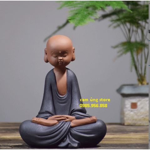Tượng nhà sư cỡ trung ngồi thiền tịnh tâm niệm phật- chú tiểu gốm tử sa trang trí decor không gian bàn trà, ghép lũa