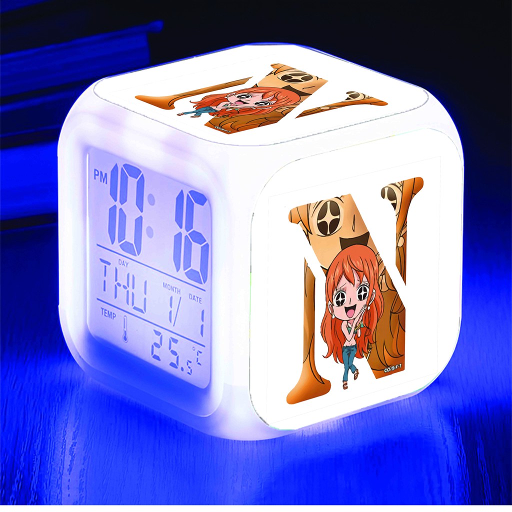 Đồng hồ báo thức để bàn in hình ONE PIECE ĐẢO HẢI TẶC ver CHỮ CÁI chibi anime đèn LED đổi màu