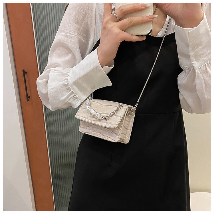 Túi đeo chéo mini dây xích ngọc trai da rắntúi hộp vuông