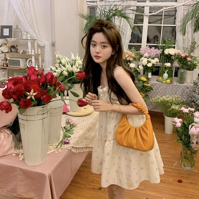 Đầm công chúa hai dây đính ngọc trai ngọt ngào phong cách Hàn Quốc