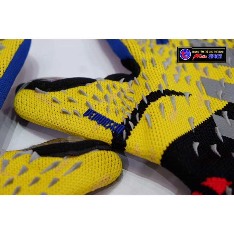 Găng tay thủ môn Predator Pro (không xương) - vàng đen(size8-9-10)