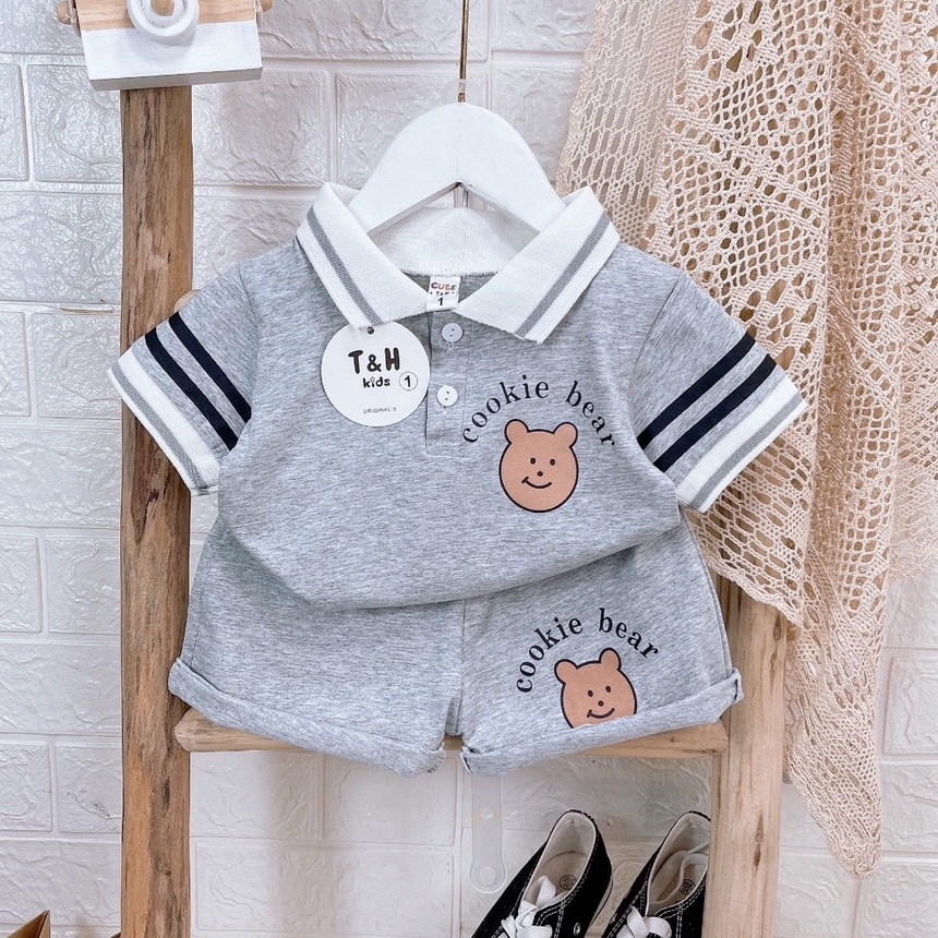 Bộ quần áo bé trai, set áo thun PoLo cộc tay logo gấu và quần đùi cho bé từ 7 đến 20 kg, DUCK356