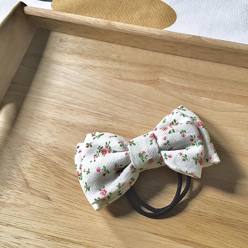 Scrunchies/ Cài tóc/ Buộc tóc hoa nhung tăm trắng