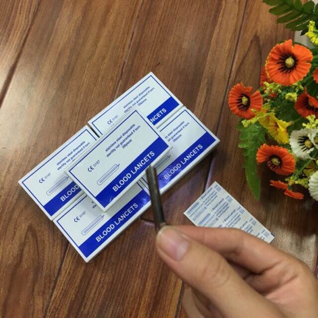 Dao nặn mụn laces