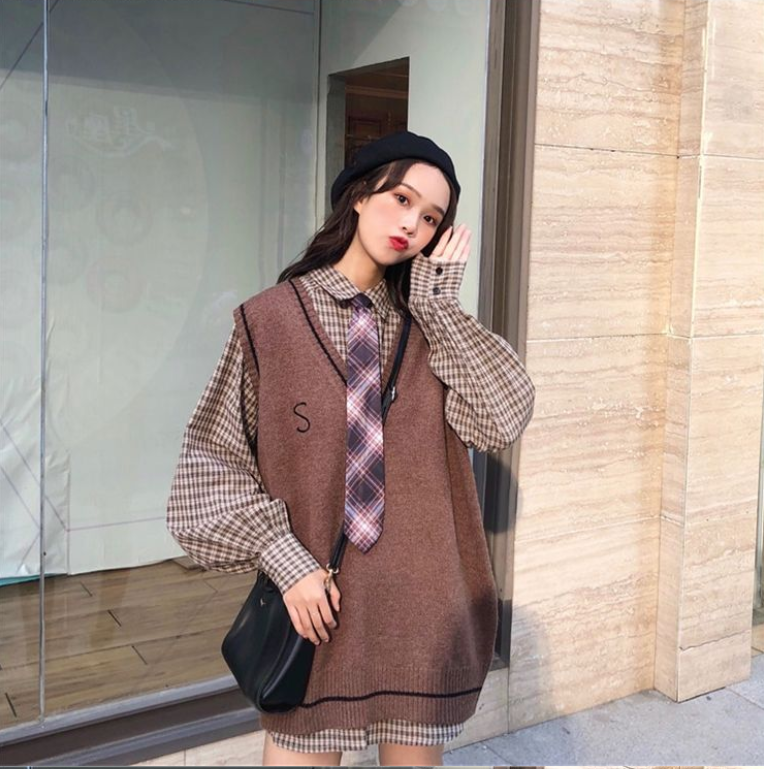 Áo Len Không Tay Form Rộng Họa Tiết Sọc Caro In Chữ Phong Cách Hàn Quốc