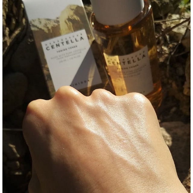 Nước hoa hồng Skin1004 Madagascar Centella Toning 210ML