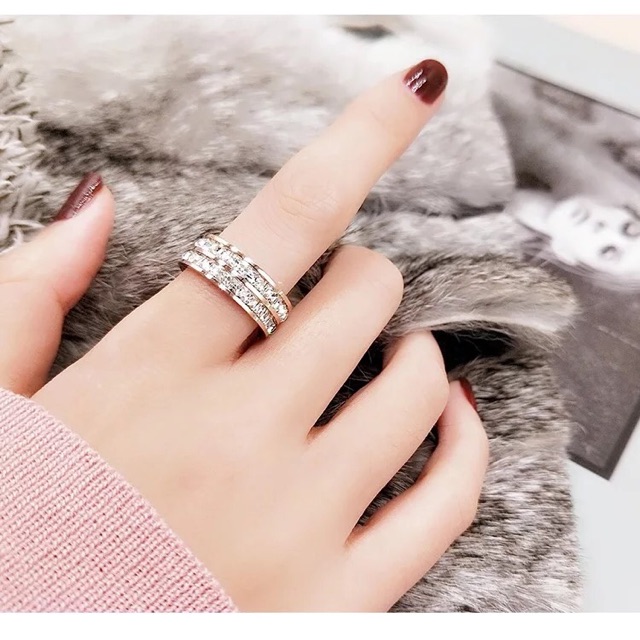 Nhẫn Titan Ko ĐEn 2 Hàng Xoàn Full Đá NT072