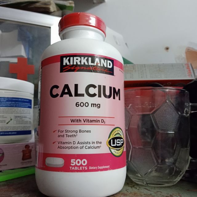 Kirkland Calcium 600mg With Vitamin D3 giúp xương chắc khỏe, chống loãng xương .