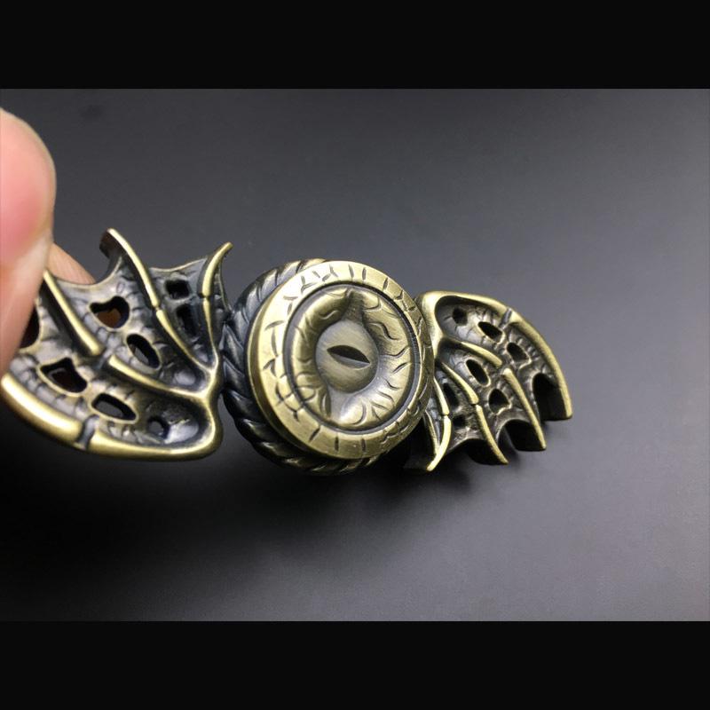 Con quay Spinner hình cánh dơi màu đồng