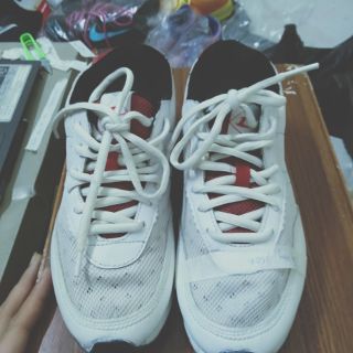 Giày thé thao nữ second-hand hiệ size 38 màu trắng độ mới cao đi êm chân lên dáng đẹp, giá rẻ. Mọi người ủng hộ mình nhé